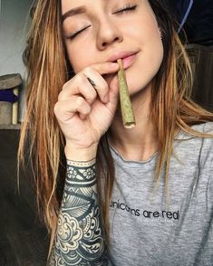 STONER GIRLS y datos de la mariguana que debes conocer: No debe utilizarse en el embarazo