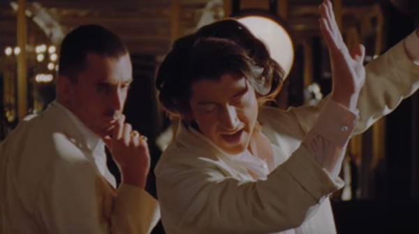 Checa el nuevo Video de 'Miracle Aligner' de The Last Shadow Puppets en MUSICA.  Chicas Rockeras!