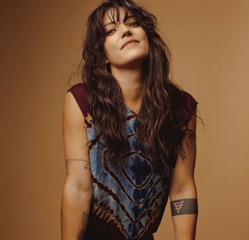 Sharon Van Etten presenta Remind me Tomorrow en MUSICA.  Chicas Rockeras!