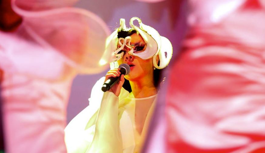 Björk Regresa a México con su show Cornucopia en EVENTOS.  Chicas Rockeras!