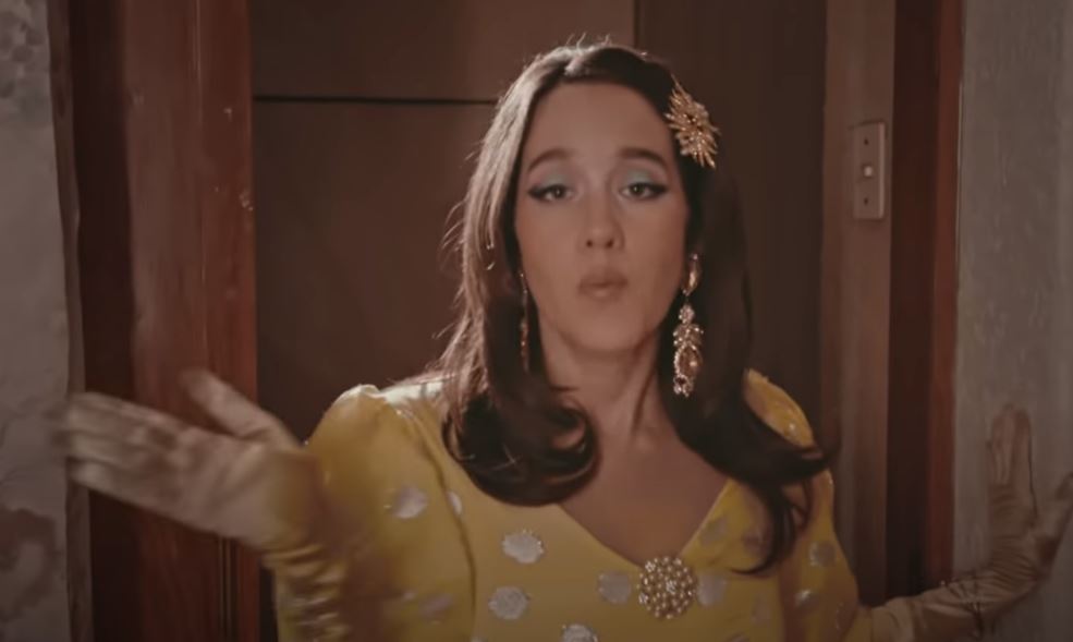 XIMENA SARIÑANA presenta su nuevo tema titulado UNA VEZ MÁS en MUSICA.  Chicas Rockeras!