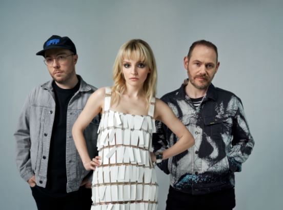 CHVRCHES lanza cuarto álbum SCREEN VIOLENCE en MUSICA.  Chicas Rockeras!