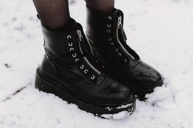 ¿Por qué los botines negros de mujer triunfan esta temporada? en MODA Y BELLEZA.  Chicas Rockeras!