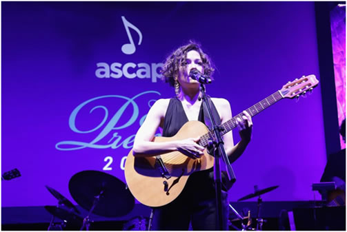 Natalia Lafourcade sigue cosechando éxitos con 'Hasta la Raíz'