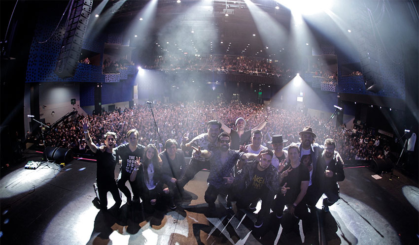 LOS CLAXONS ABARROTAN PEPSI CENTER