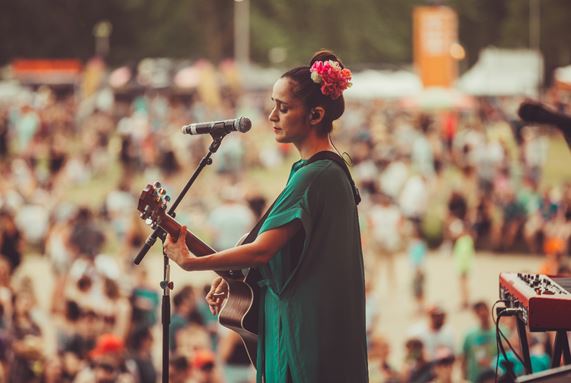 JULIETA VENEGAS SE PRESENTÓ CON GRAN ÉXITO EN EL FESTIVAL EAUX CLAIRES