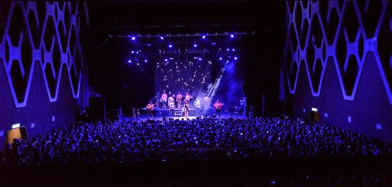 MONSIEUR PERINÉ  ARRASA CON SU ENCANTO EN  EL PLAZA CONDESA