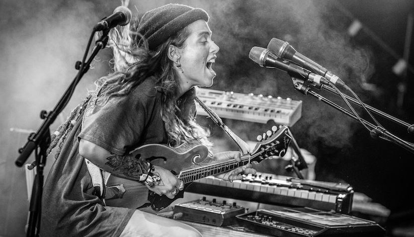 Tash Sultana presenta video de 'Cigarettes', sencillo del álbum FLOW STATE ganador de un premio ARIA