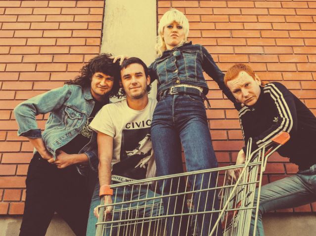 AMYL AND THE SNIFFERS, Conoce su propuesta.