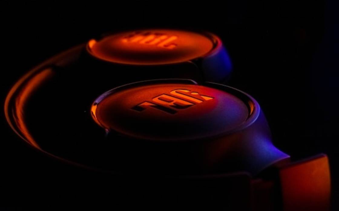 Explorando el mundo de la tecnología auditiva con JBL