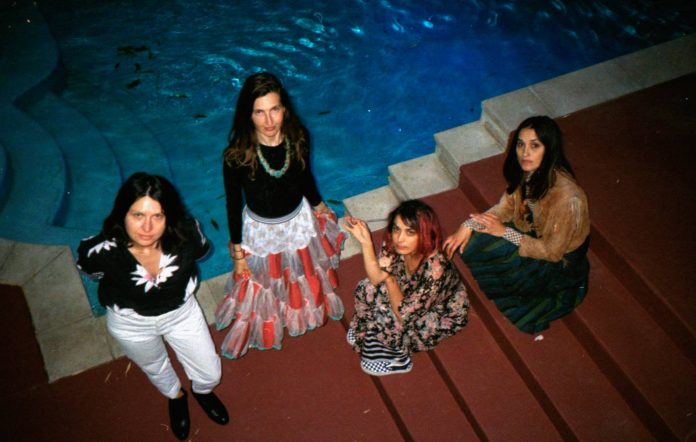 Warpaint Celebra 20 Años de Sonidos Hipnóticos y Evolución Permanente